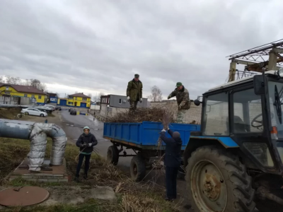 Дружная каманда нашага завода на рэспубліканскім суботніку!