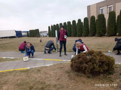 Дружная каманда нашага завода на рэспубліканскім суботніку!