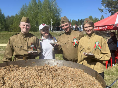 ААТ" Магілёўскі мясакамбінат " на ўрачыстым мерапрыемстве ля помніка капітану Г.К. Уладзіміраву.