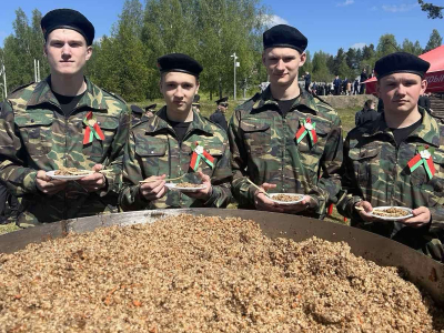 ААТ" Магілёўскі мясакамбінат " на ўрачыстым мерапрыемстве ля помніка капітану Г.К. Уладзіміраву.